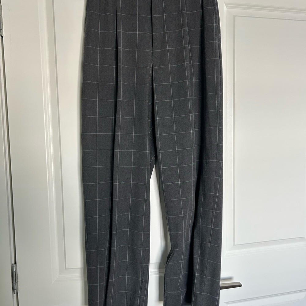Uniqlo Gray Dress Pants with Classic Straight-Leg Cut